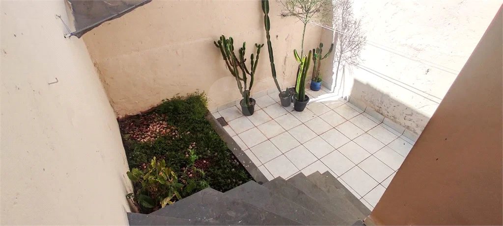 Casa com 180m², 3 dormitórios, 1 vaga, à venda na Vila Scarpelli em Santo André.