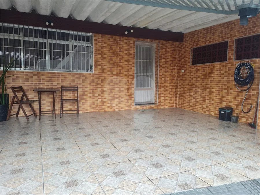 Casa com 183m², 3 dormitórios, 2 vagas, à venda em Santo André