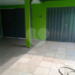 Casa térrea com 3 dormitórios.