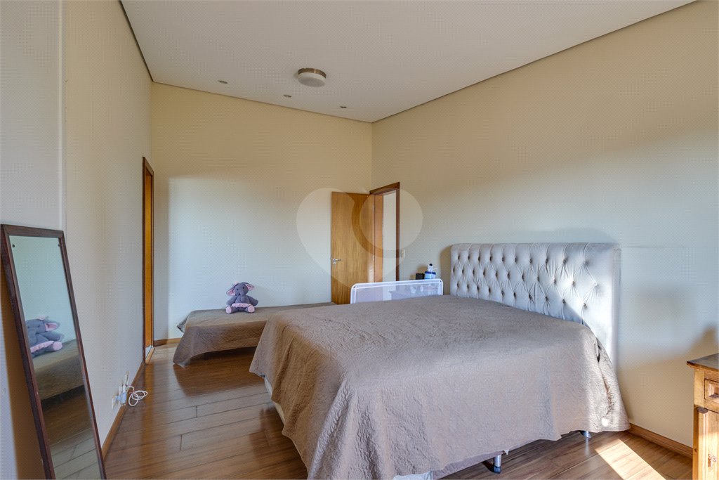 Casa à venda com 5 quartos, sendo 3 suítes, no condomínio Triplex, São Paulo - SP