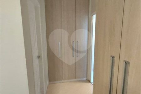 Sobrado á venda com 102m²- Vila Bertioga.