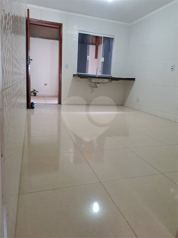 Sobrado novo de 3 quartos, 1 suíte, com 100 m², 2 vagas de garagem à venda no Jardim Eliane SP