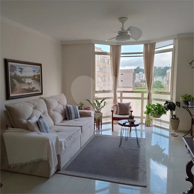 Apartamento em Atibaia com 2 dormitórios (1 suíte), 2 vagas de garagem, elevador, salão de festas, excelente localização