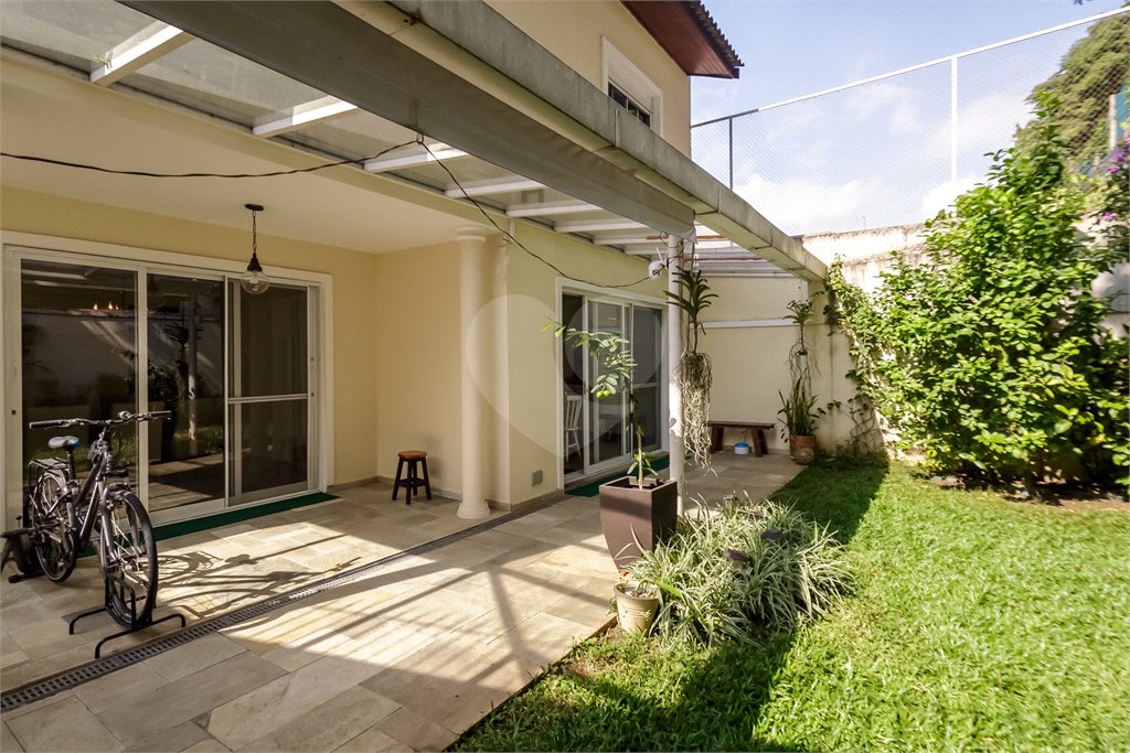 Casa à venda com 4 quartos, sendo 2 suítes, em Chácara Monte Alegre, São Paulo, SP