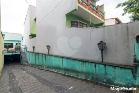 Casa com 275m², 3 quartos, 2 suítes, 8 garagens, à venda em Santo André
