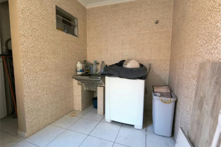 Sobrado à venda com 3 quartos, sendo 1 suíte, em Vila Polopoli, São Paulo - SP