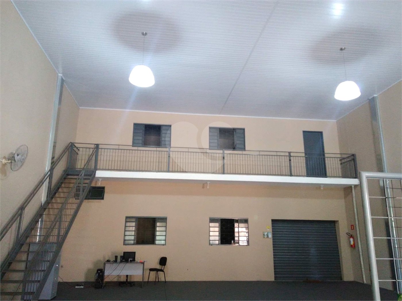 Galpão Comercial.