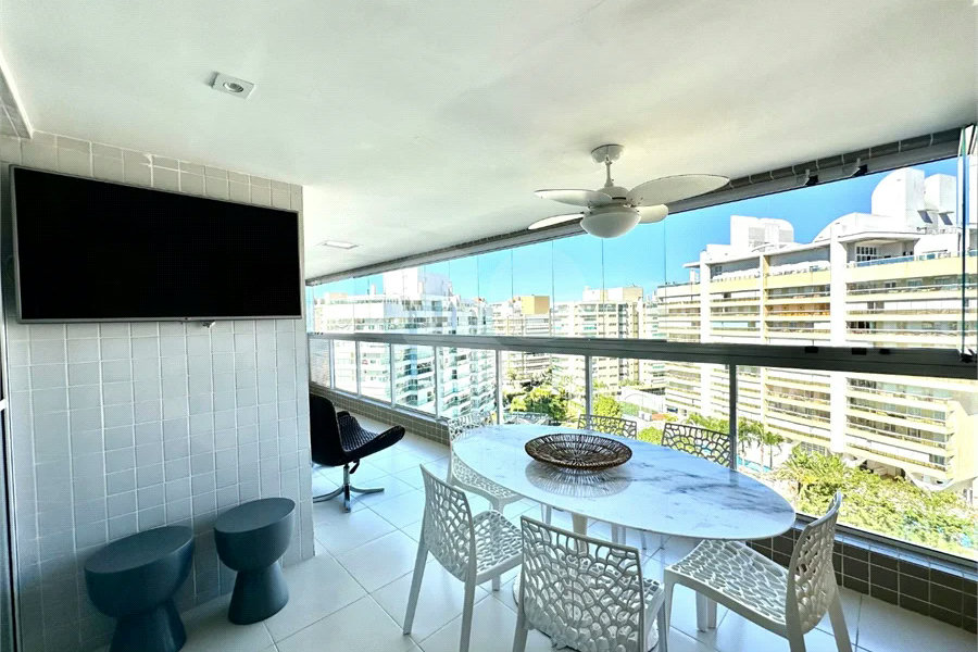 Apartamento à venda com 3 quartos, sendo 1 suíte, em Riviera de São Lourenço, Bertioga, SP
