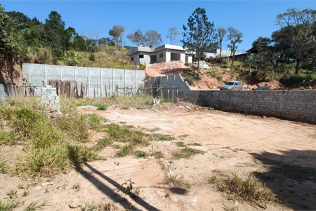 Terreno em Atibaia com 681 metros, pronto para construir, excelente localização, aceita financiamento