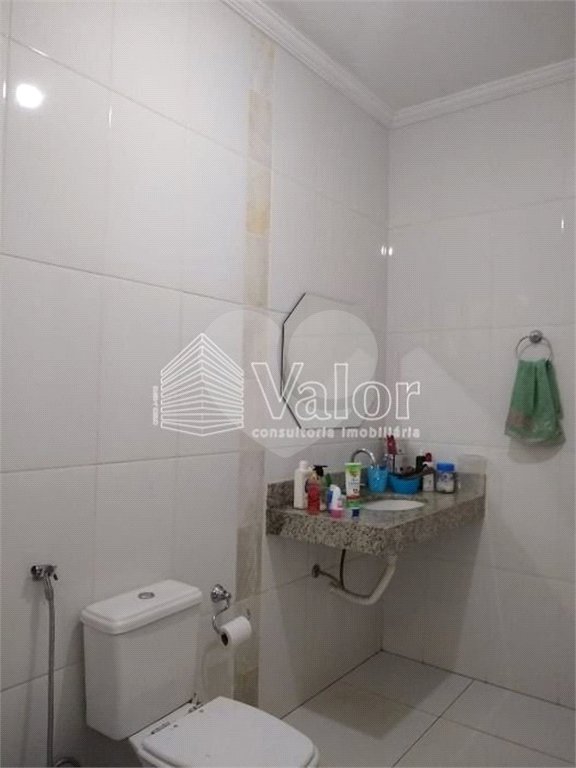 Casa Térrea com 3 dormitórios, sendo 1 suíte.