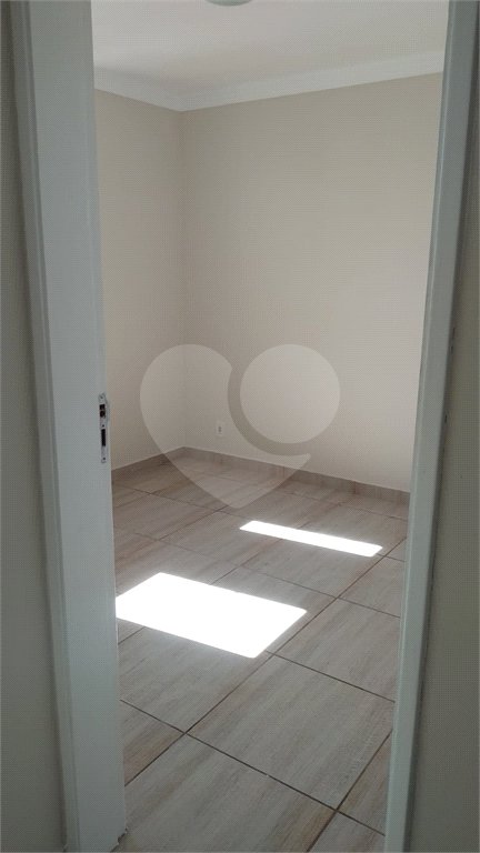 Apartamento no Condomínio Monte Azul.