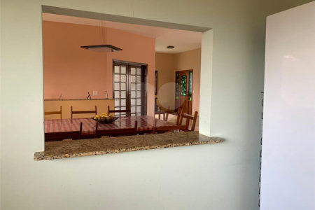 Casa ampla à venda no Vale das Flores em Atibaia