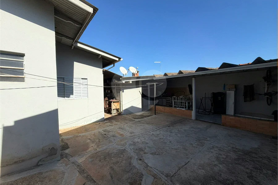 Casa à Venda no Santa Terezinha com 3 Dormitórios, Churrasqueira e Garagem para 2 Carros