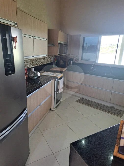 Casa Ampla com 5 Dormitórios, Piscina e Lazer Completo em Terreno de 1.260 m²