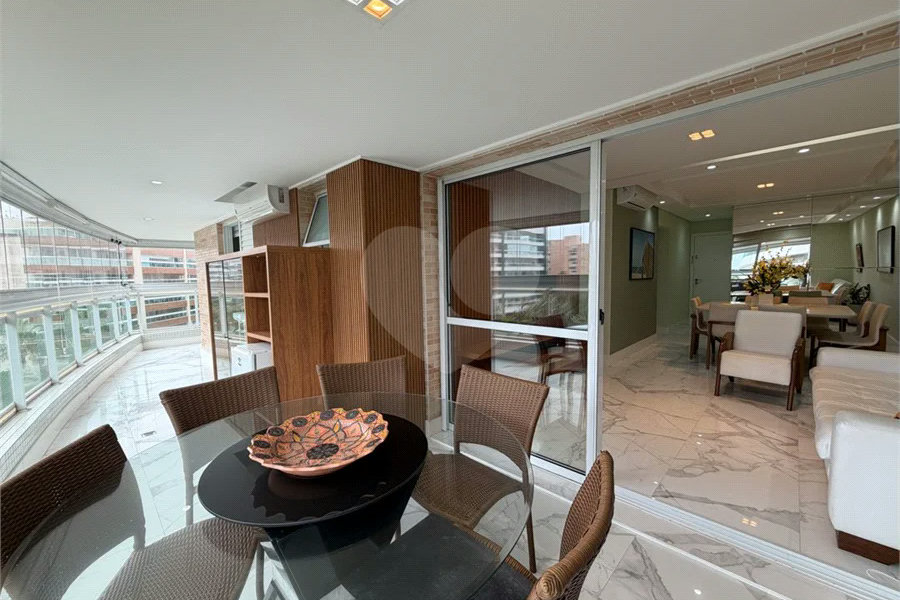 Apartamento à venda com 3 quartos, sendo 1 suíte, em Riviera de São Lourenço, Bertioga, SP