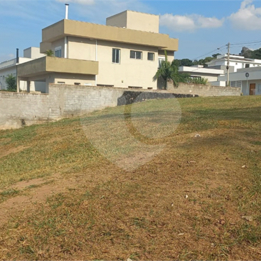 Terreno à Venda no Condomínio Santa Isabel 1
