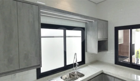 Casa à venda com 3 quartos, sendo 1 suíte, no condomínio Residencial Fazenda das Areias, São João da Boa Vista - SP