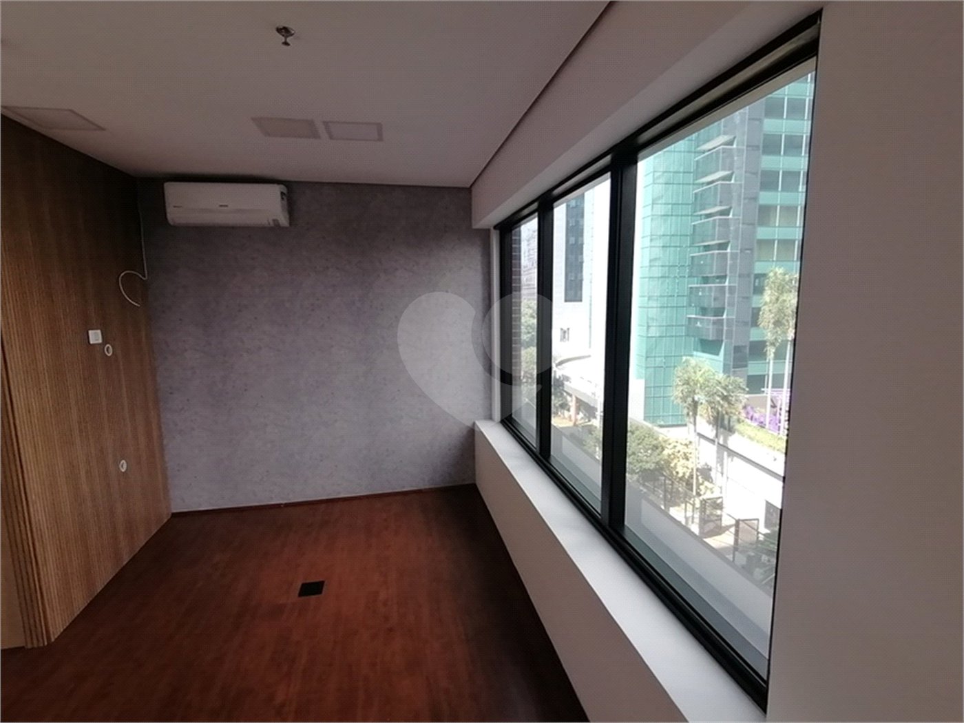 SALA COMERCIAL TOP, VENDA OU LOCAÇÃO, METRÔ VERGUEIRO COM 28,76m2