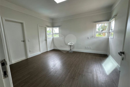Chácara no Condomínio Vale das Laranjeiras em Indaiatuba SP - Venda - R$ 3,600.000,00 - Locaçao - R$ 30.000,00 mais encargos - Linda, espaçosa, aconchegante, acabamento de alto padrão em rua tranquila e arborizada, em um dos Condomínios mais valorizados de Indaiatuba. Com fácil acesso as principa