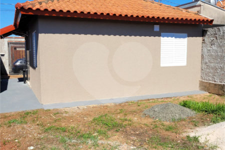 Seu Novo Lar Te Espera: Casa Aconchegante, Pronta para Morar e com 2 dormitórios e Amplo Quintal!