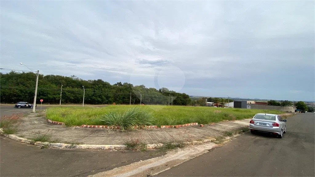 Quadra à venda na av. Rio das Pedras com 3.444 m² divido em 13 lotes bairro Altos do Taquaral