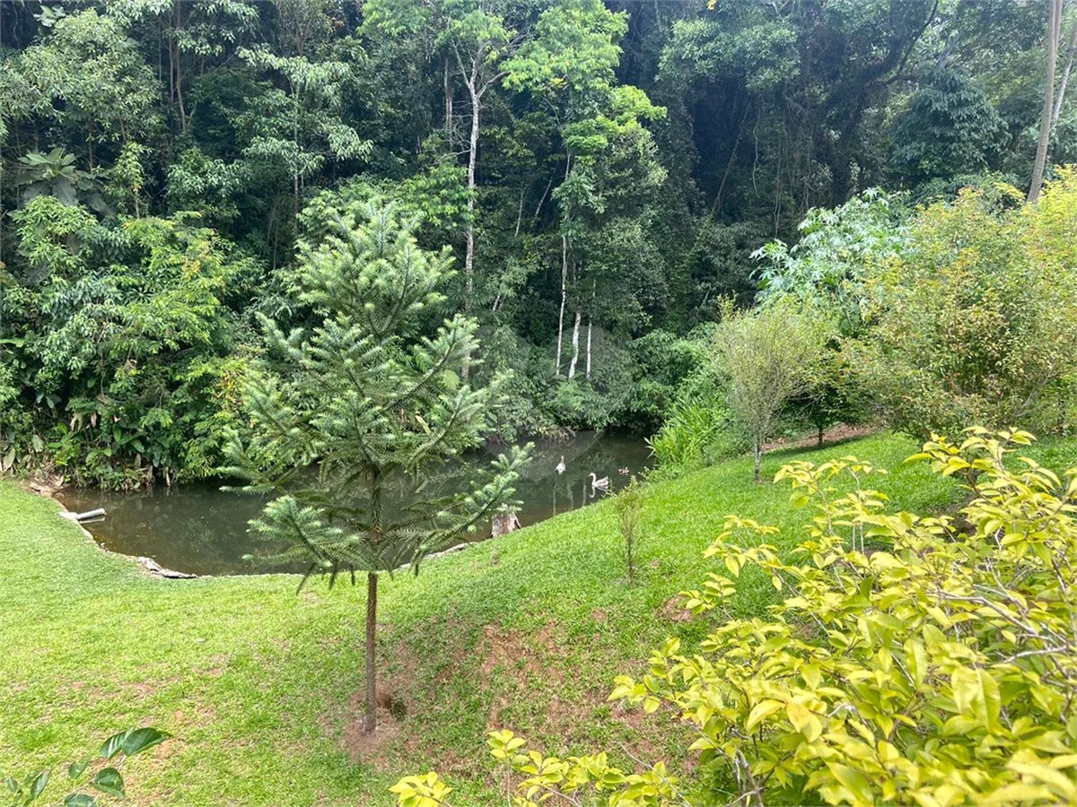 Vende-se chácara com lago Nazare Paulista com 3.000 m²