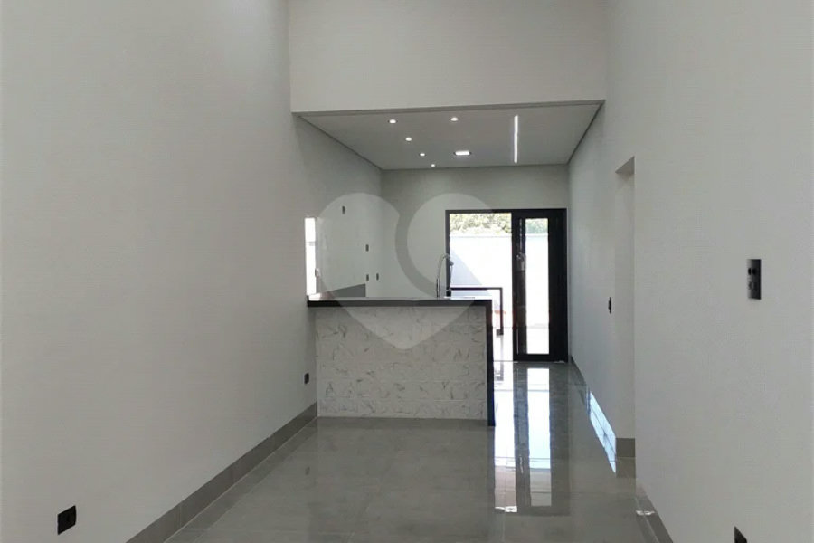 Casa térrea em condomínio fechado com 3 dormitórios sendo 1 suíte em Piracicaba-SP.