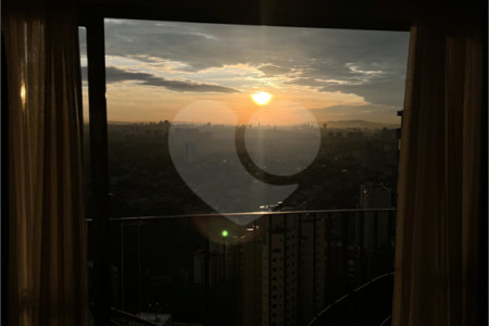 Elegância e Praticidade na Vila Madalena: Apartamento de 84 m² com 3 Dormitórios e 2 Vagas!