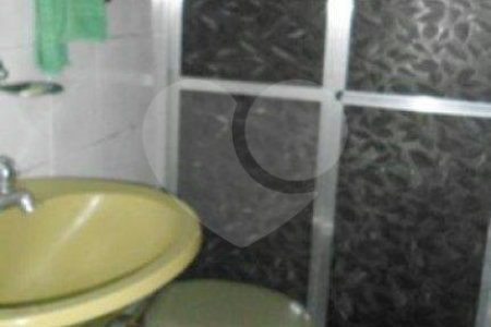 Casa térrea com salas comerciais em anexo à venda na região da Moóca