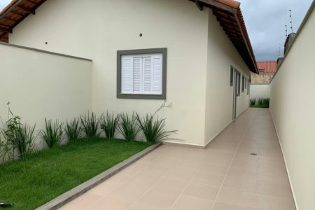 Casa à venda com 2 quartos, sendo 1 suíte, em Nova Itanhaém, Itanhaém - SP