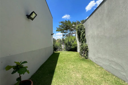 Casa dos Sonhos em Condomínio São Francisco, 3 Suítes, Piscina com Spa e Energia Fotovoltaica