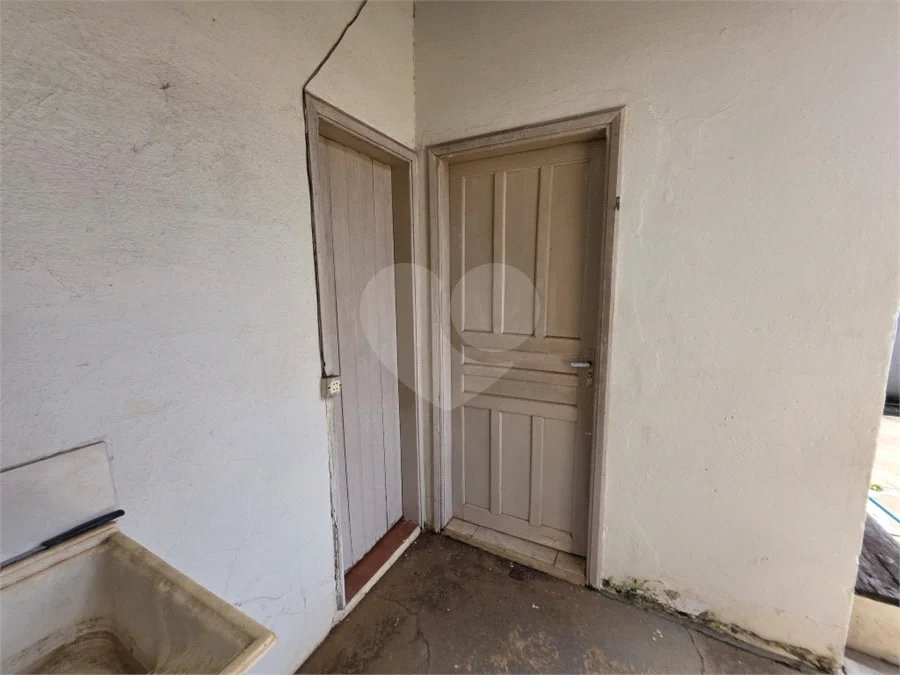 Casa térrea à venda com amplo quintal e grande potencial na Vila Nery