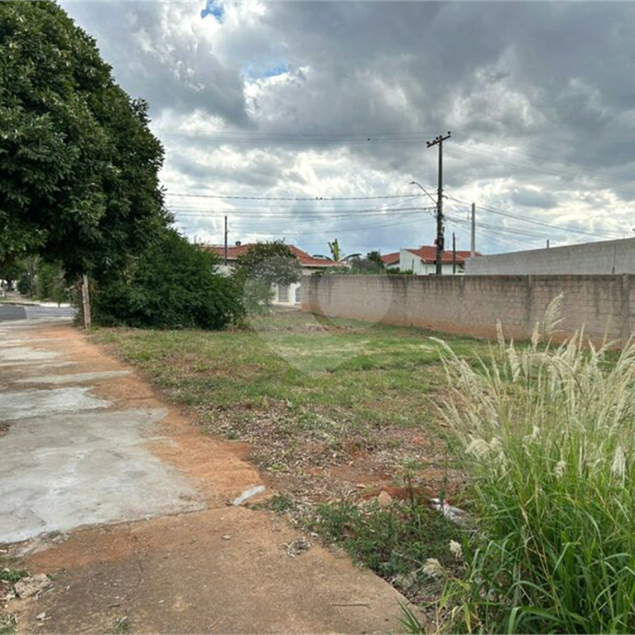 Terreno de Esquina Misto – 257,61 m² | Jardim Regina