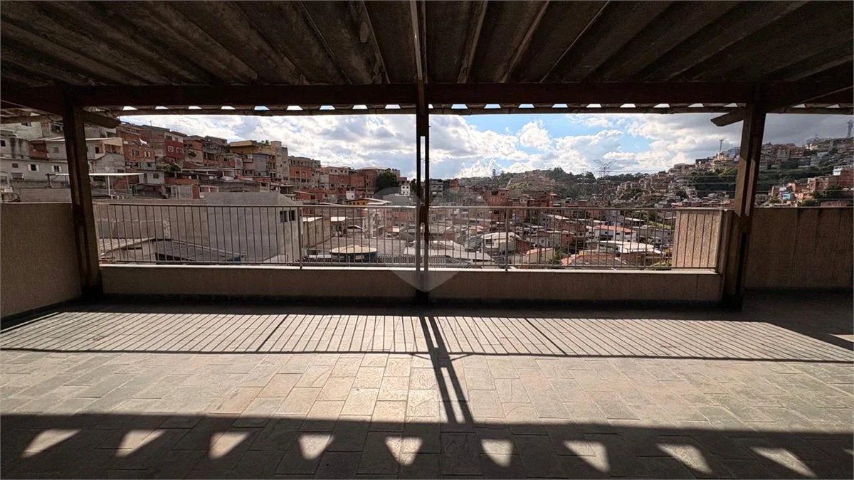 : Sobrado Amplo com Salão Comercial na Brasilândia – Pronto para o seu Negócio!