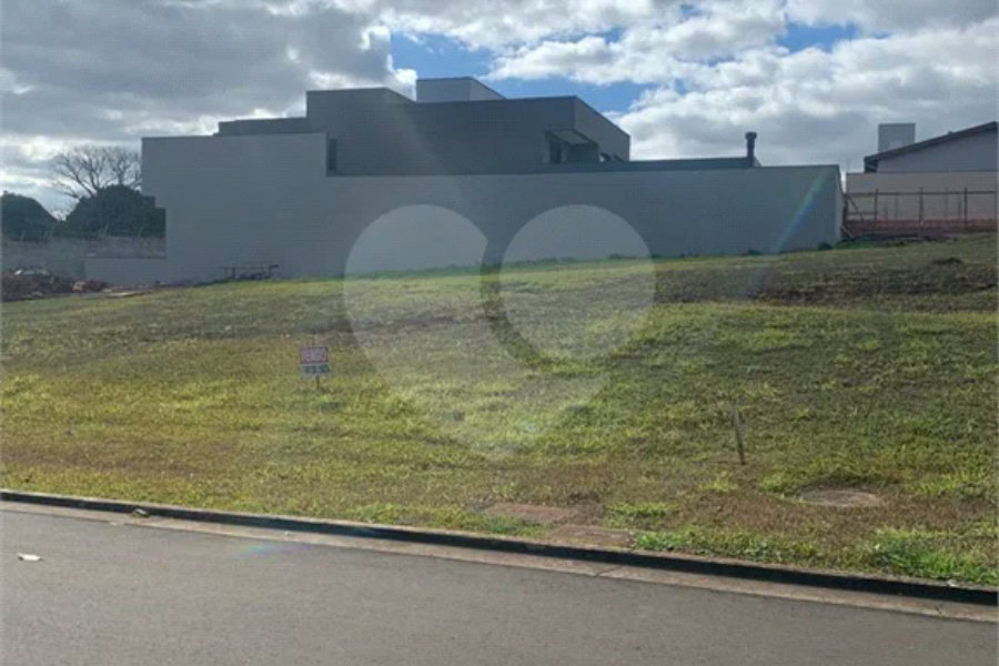 Terreno a venda no Residencial Moinho Vermelho.