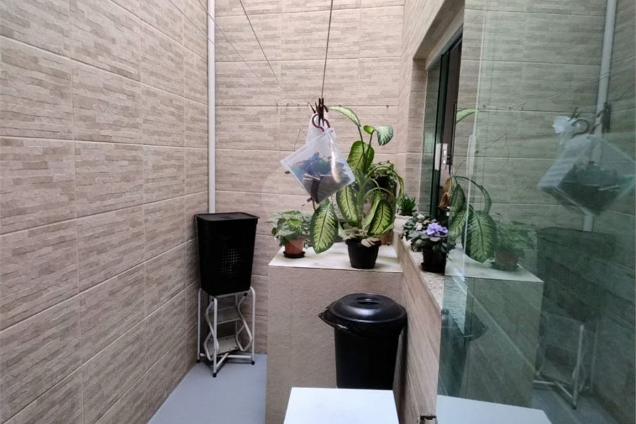 Vende-se Sobrado com 2 Suítes em Condomínio Fechado – Vila Ré