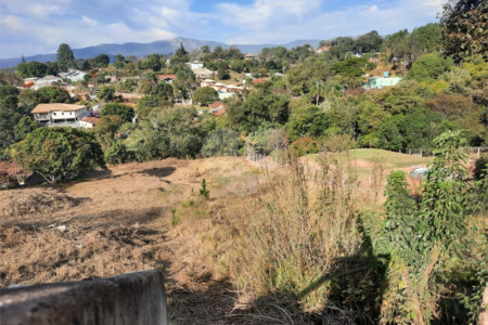 Terreno em Atibaia com 2.090 metros, ótimo para fazer chácara, excelente localização, aceita financiamento