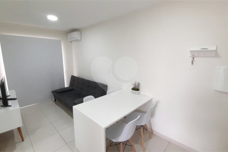 Studio no Condomínio Residencial Pieta .