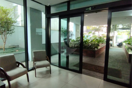 Sala comercial na Oscar Freire à venda Sala coml à venda na Oscar Freire OPORTUNIDADE Sala coml esquina. Rebouças