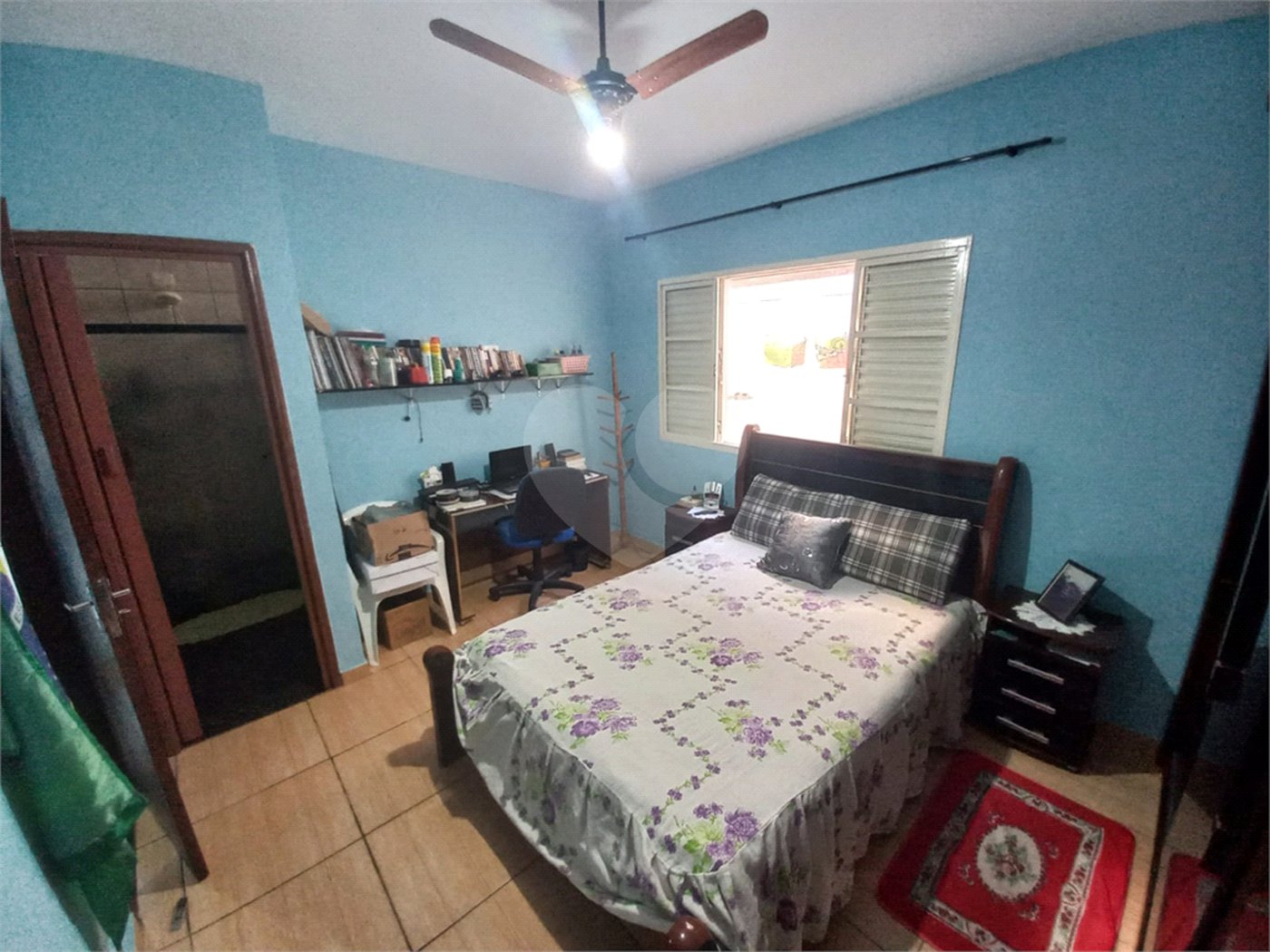 Casa Térrea com 3 dormitórios, sendo 1 suíte.