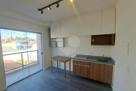 Studio de 35m2 à venda reformado com varanda na Vila Clementino