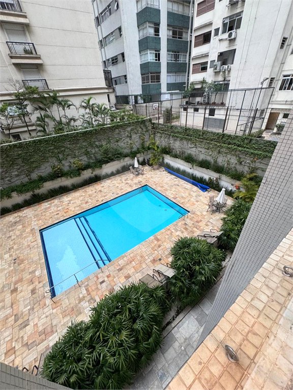 Apartamento à venda com 2 quartos e 3o reversível, no Baixo Jardins