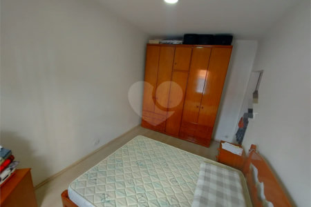 CASA TÉRREA À VENDA NA MOOCA - COM PORTEIRA FECHADA.