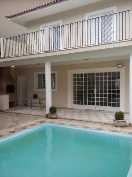 Casa à venda com 4 quartos, sendo 3 suítes, em Jardim Leonor, São Paulo, SP