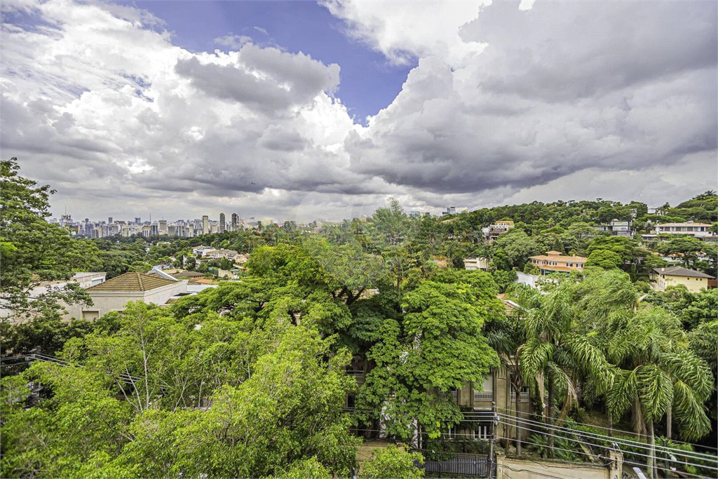 Cobertura duplex 273m² com 3 suítes no coração do Cidade Jardim