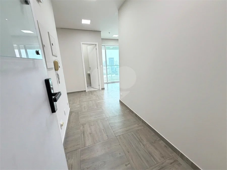Sala para locação Domo Business 101 m - 2 vagas - Sala com divisórias, ar condicionado e banheiro.