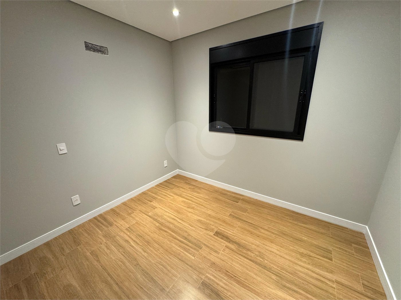 CASA A VENDA COM 3 DORMITÓRIOS, SENDO 1 SUITE NO SESIDENCIAL VILLENEUVE