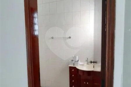 CASA A VENDA NO CENTRO COM 3 DORMITÓRIOS, 1 SUÍTE, 4 VAGAS, SÃO JOSÉ DOS CAMPOS/SP.