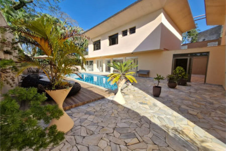 Casa à venda com 4 suítes no condomínio Villa Viana II, Cotia - SP