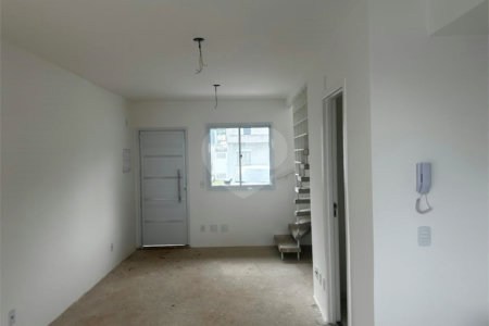 Casa à venda com 2 quartos no condomínio Vila das Paineiras, Suzano - SP